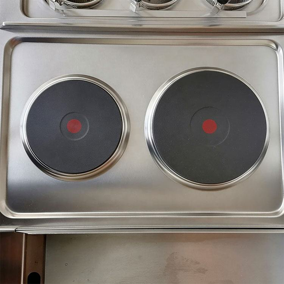 Professional 4-Burner Electric Range with Oven for Restaurant Kitchens